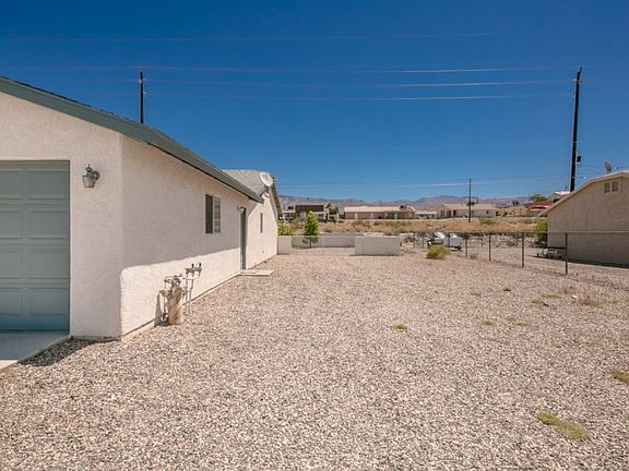 3rd image of 1010 Desert View Dr
