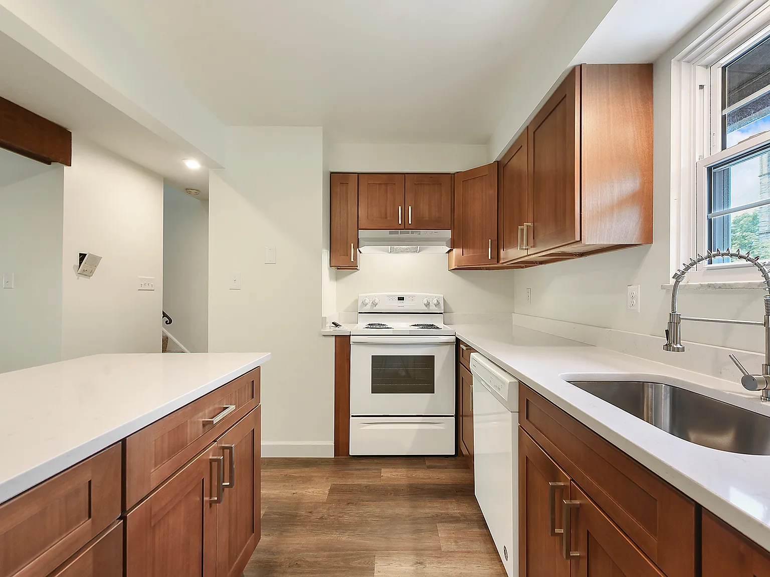 2 bed, 1.5 bath, 1369 sqft, $2,150 — Photo 3