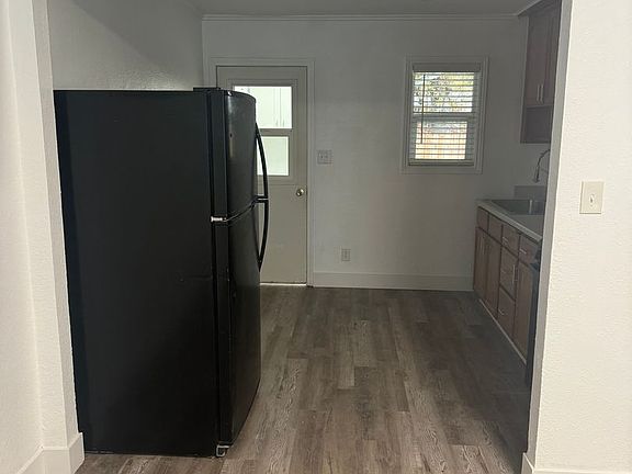 4th image of 3000 & 3002 West St #3002