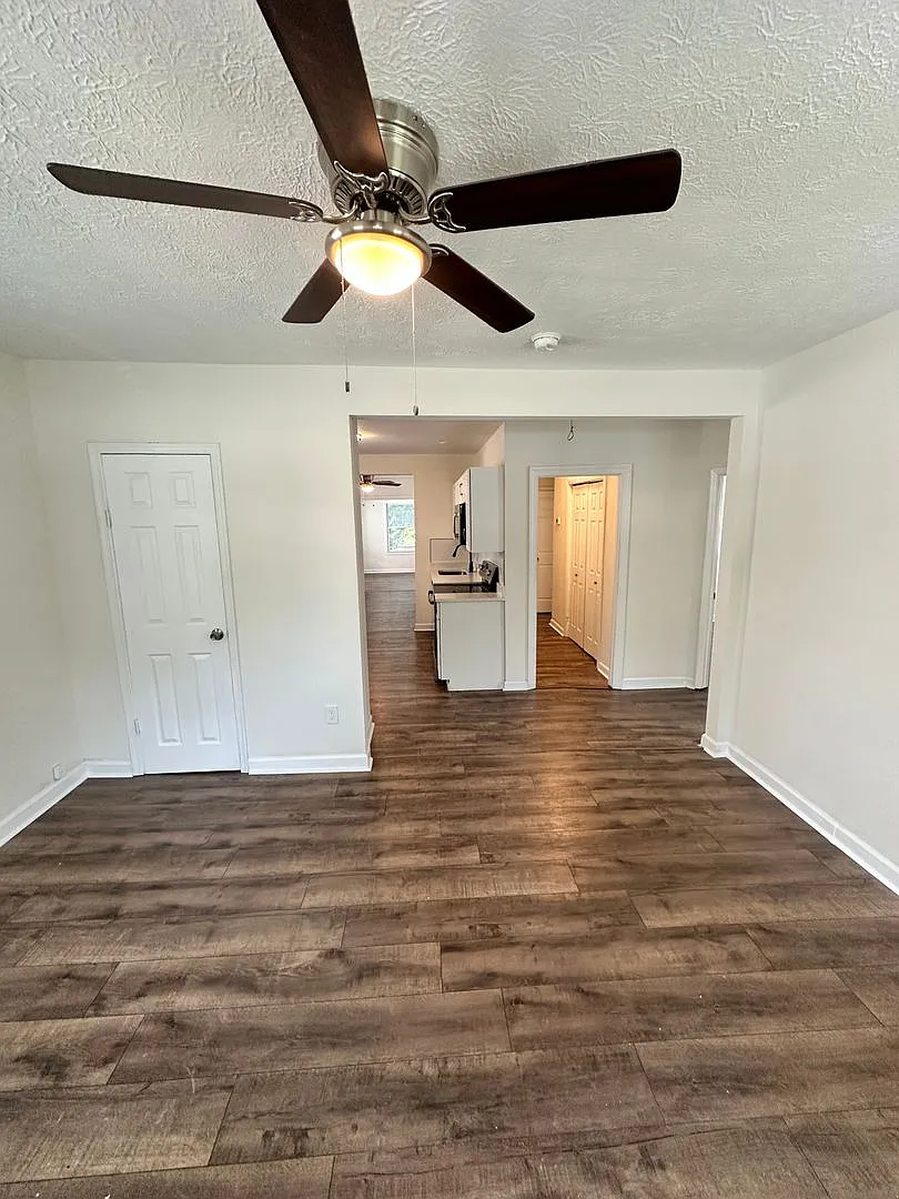 3 Bedroom Fully Renovated Hampton Home! — Photo 2