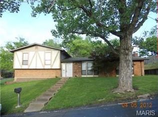 2041 Raintree Dr, Imperial, MO 63052