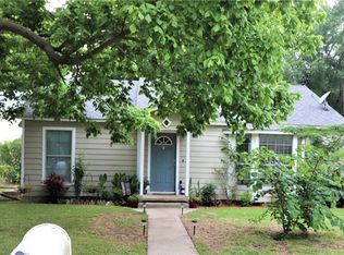 1013 N Howeth St, Gainesville, TX 76240