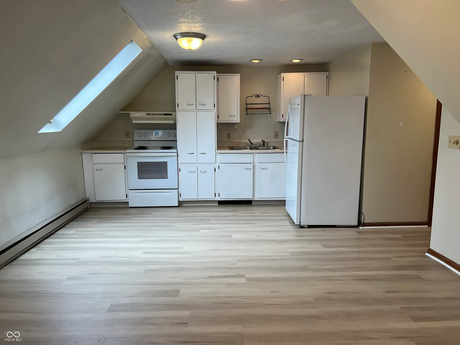 1 bed, 1.0 bath, 650 sqft, $920 — Photo 3