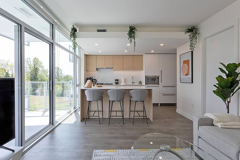 West Vancouver Apartment for rent - 2 Bedrooms — photo 3