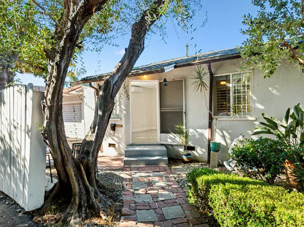 10918 1/2 Blix St, Toluca Lake, CA 91602