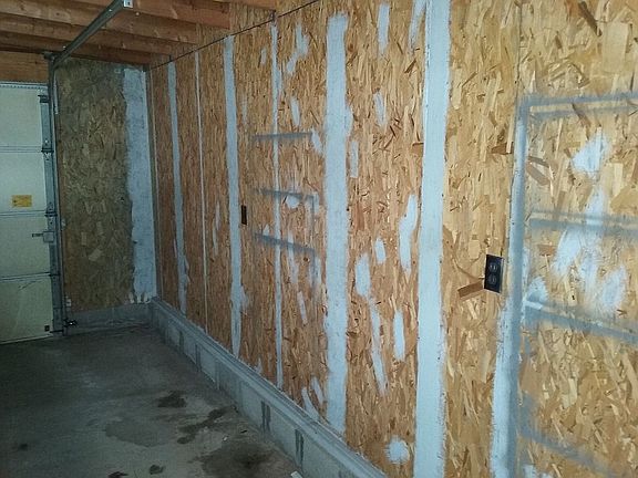 lots of outlets in garage 