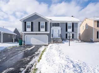 61 Brightwoods Ln, Rochester, NY 14623