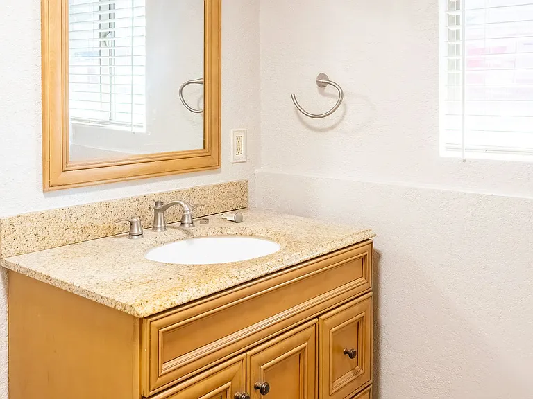 5418 Alta Loma Rd — Photo 28