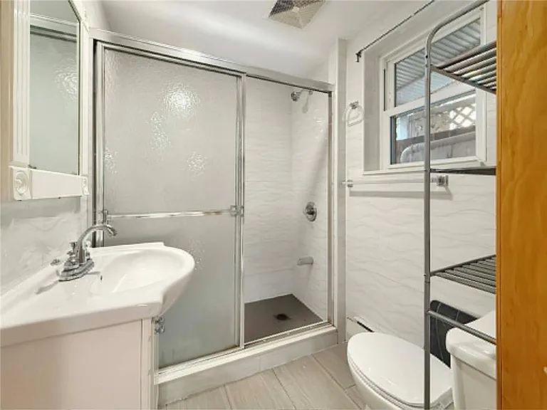 2532 E 26th St #1 — Photo 9