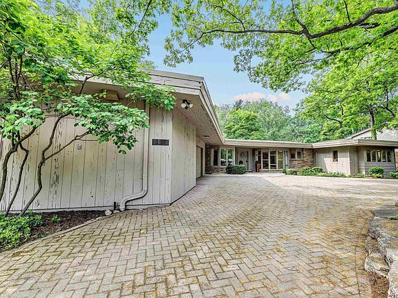 3rd image of 3062 Bay View Dr