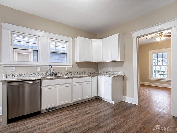 5th image of 708 Auburn St