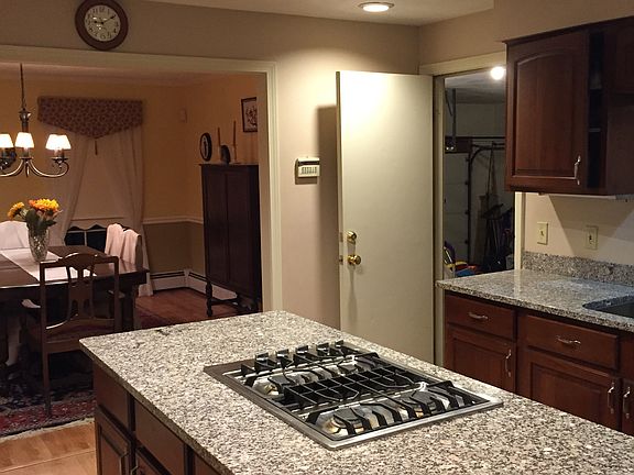 Granite, gas cooktop island