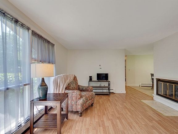 3rd image of 66 Boyle Rd