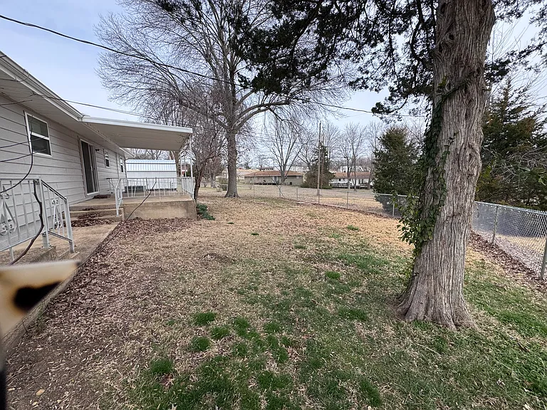 501 Powers St — Photo 15