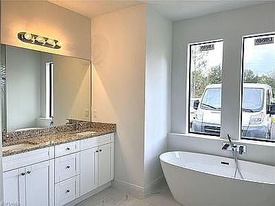 3rd image of 2622 45th Ave NE