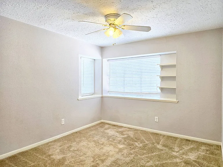 22619 Deville Dr — Photo 16