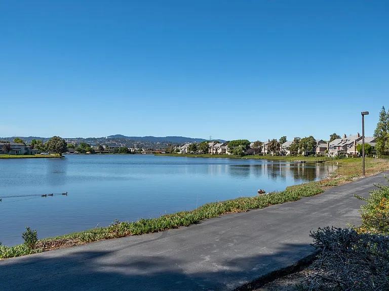 800 Sea Spray Ln #112 — Photo 27
