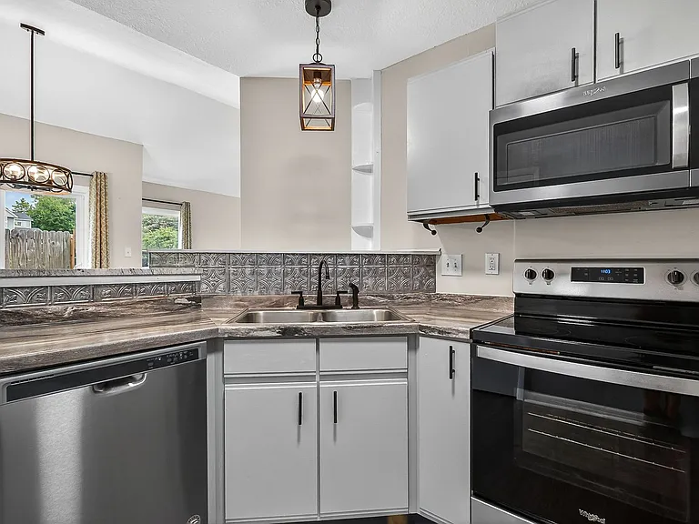 123 Basswood Ct — Photo 12