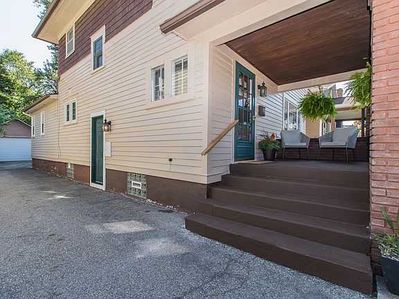 3rd image of 2048 Paris Ave SE