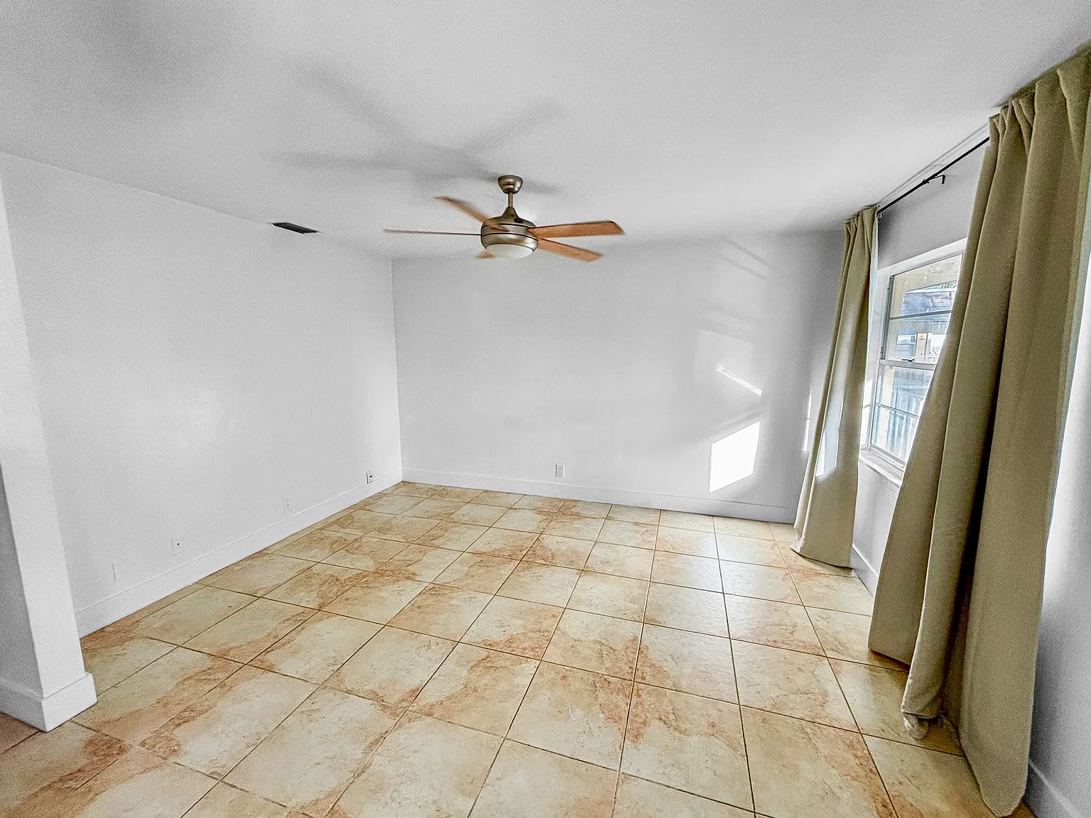 2 bed, 650 sqft, $1,720 — Photo 4