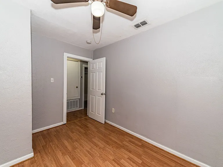 508 Bee St — Photo 14