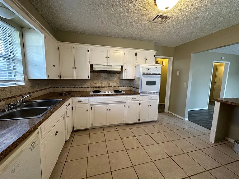 621 Lotus Ave — Photo 19