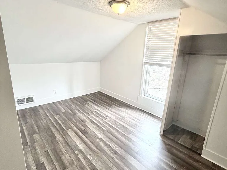 627 N Webster St — Photo 14