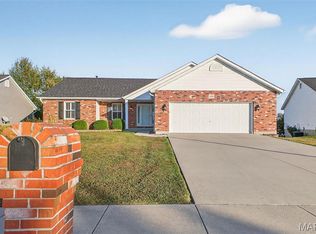 2838 Robert Dr, Columbia, IL 62236