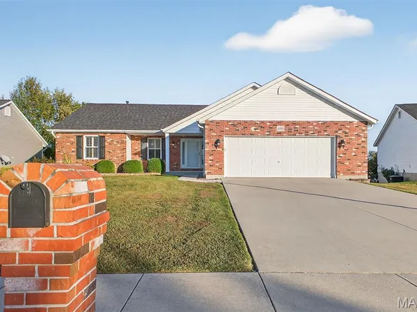 2838 Robert Dr, Columbia, IL 62236