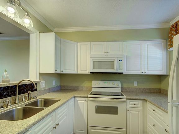 2nd image of 205 Harbour Oaks Dr