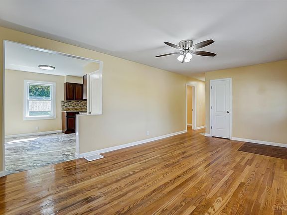3rd image of 905 Magie Ave