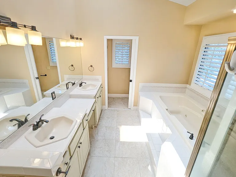 1291 Meadowlake Way — Photo 23