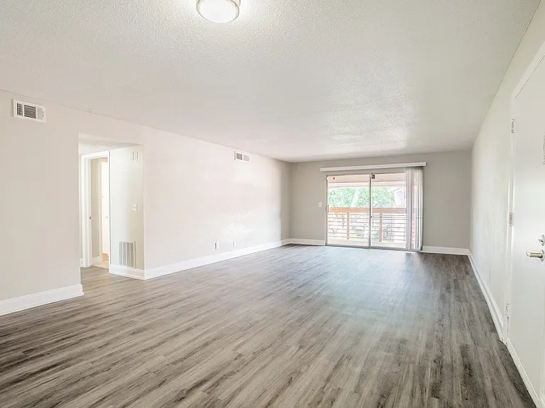 Townsend Apartments I — Photo 13