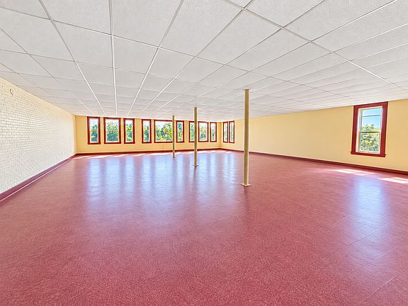 5th image of 902 3/4 N Main St #3