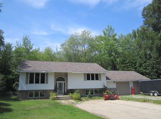 W5486 Willow Rd, Menominee, MI 49858