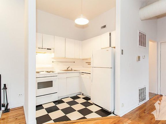 5th image of 2044 W Dickens Ave