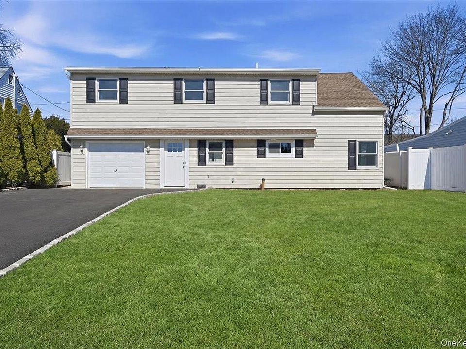 1st image of 38 Bobolink Lane