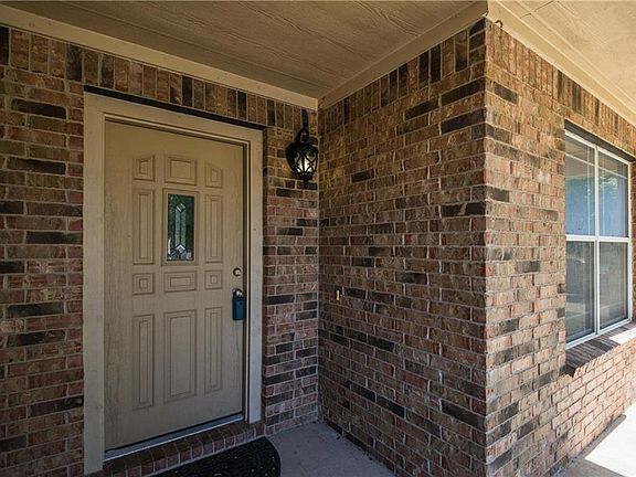 4th image of 217 Mossy Rock Dr