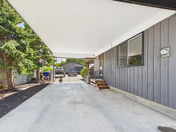 5th image of 920 Vista Ave