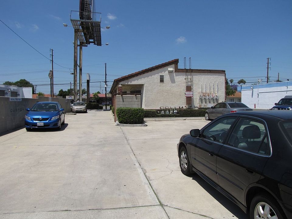 2nd image of 10620 Katella Ave
