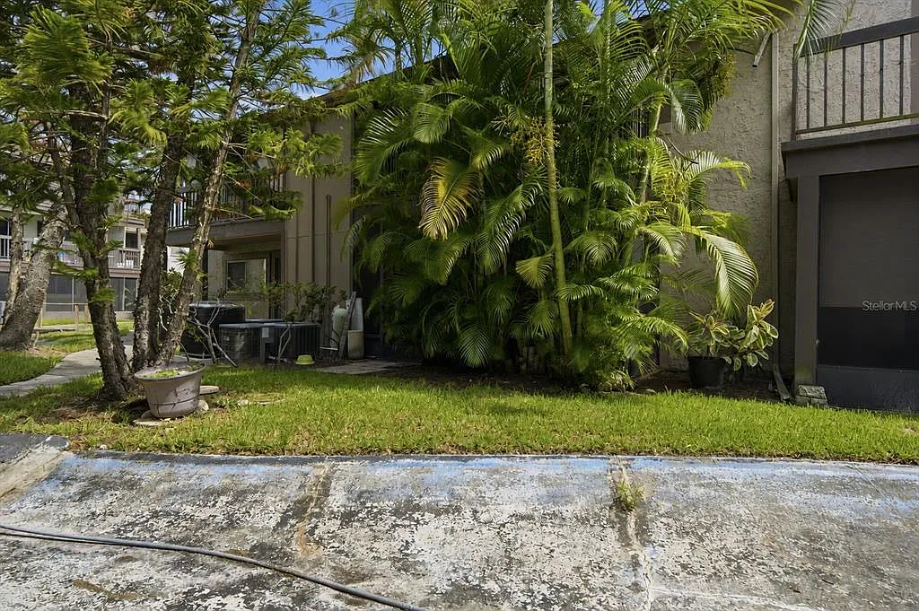 1 bed, 1.5 bath, 744 sqft, $1,345 — Photo 1