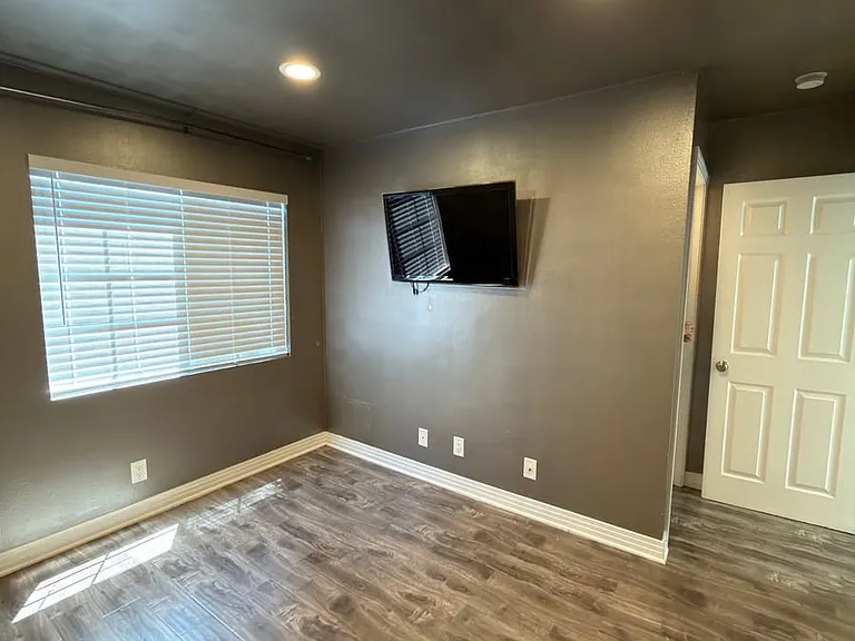 618 N Howard St #138 — Photo 8