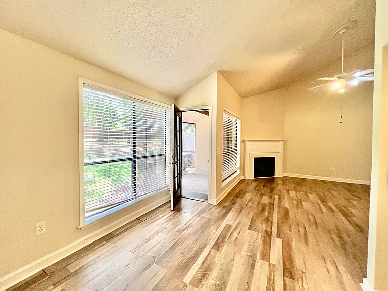 940 Douglas Ave #104 — Photo 7
