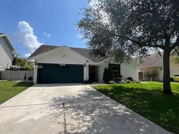 521 NW 207th Ave, Pembroke Pines, FL 33029