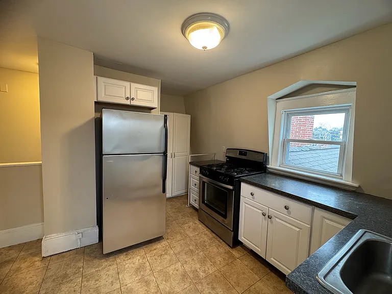 12 Lovett St #5 — Photo 2