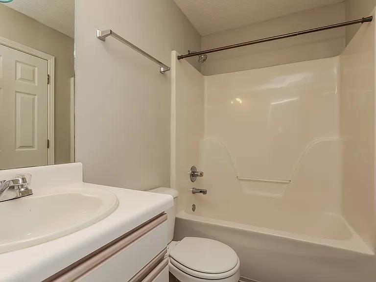 1464 Rochester Dr — Photo 15