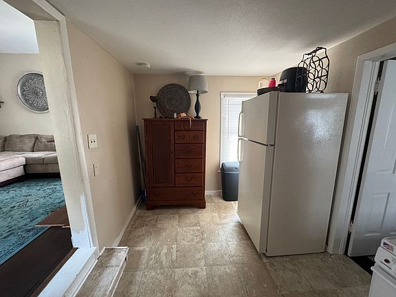5th image of 27 S Grove St #29
