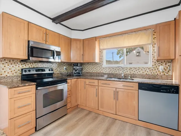 84 Vine St, Saugus, MA 01906