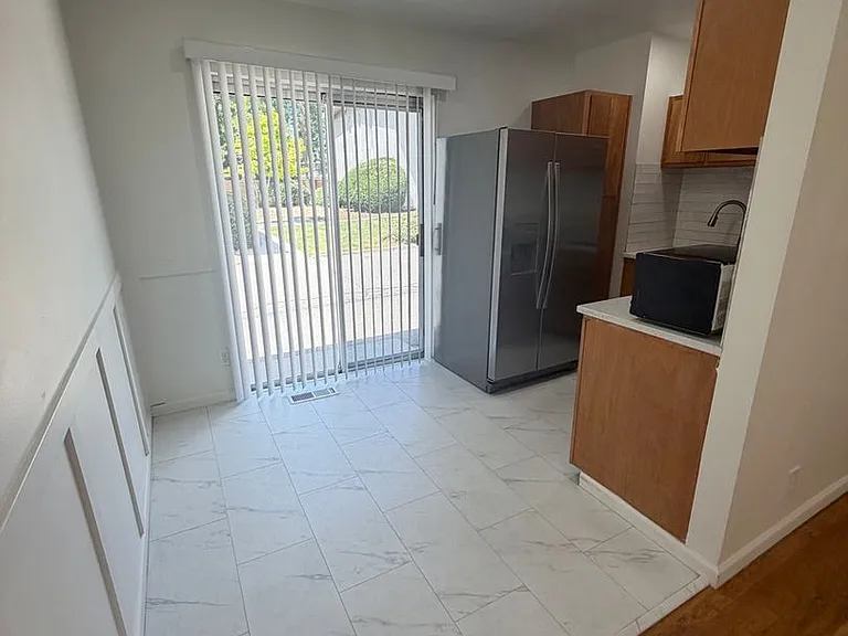2622 S Green St — Photo 5