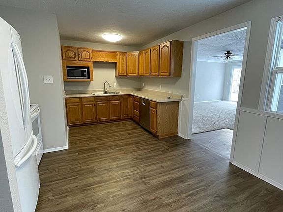 5th image of 2611 Brown St